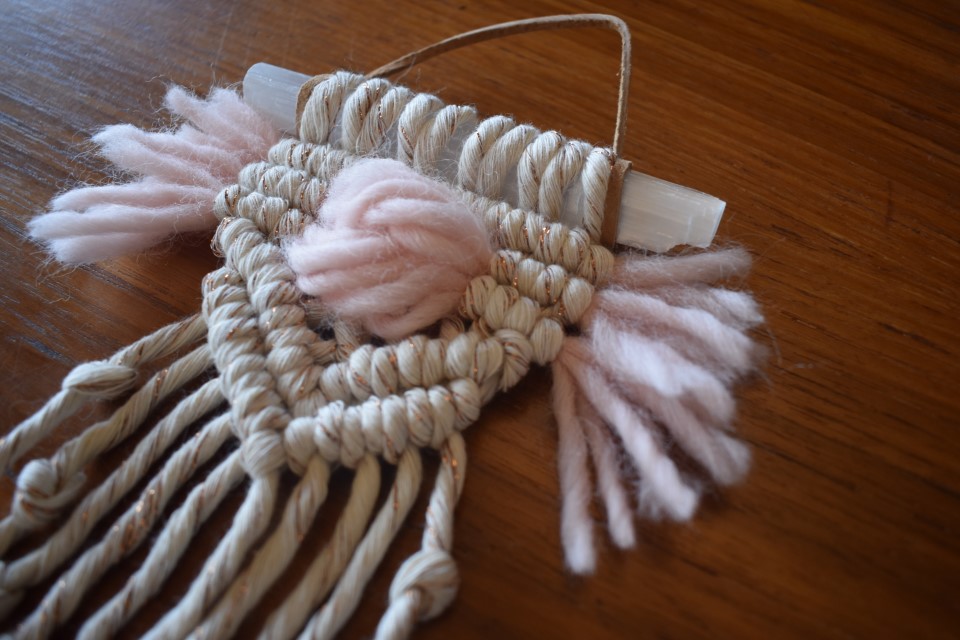 DIY Mini Macrame Wall Hanging with Selenite Kit for Beginners – Max and Herb